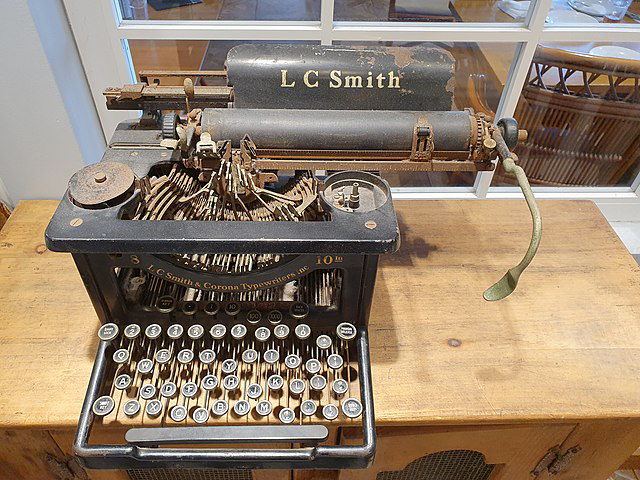 Пишущая машинка компании L. C. Smith Bros. & Corona